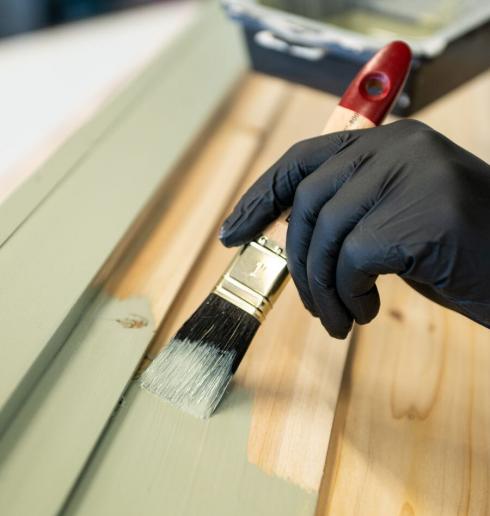 colora plan pas à pas lasurer le bois et comment appliquer la première couche