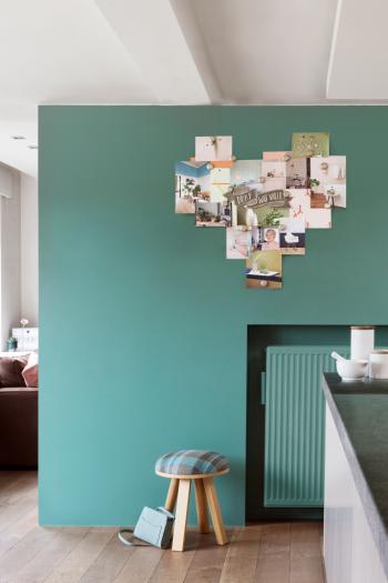 Peignez votre mur avec de la peinture magnétique pour un look unique dans votre cuisine.