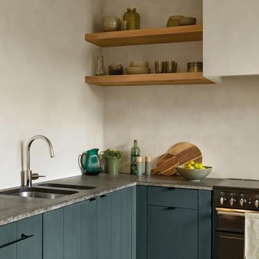 Une couleur discrète crée la simplicité dans la cuisine.
