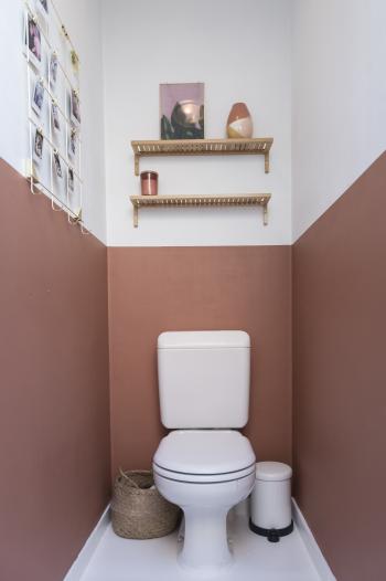 Kleurvlakken lambrisering toilet
